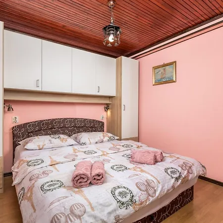 Camelia & Martina Guest house